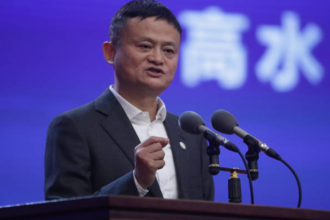 Jack Ma at a business meeting with Chinese leaders