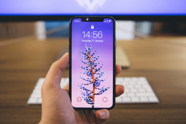 Smartphone with lockscreen