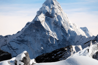 British climbers scaling Everest