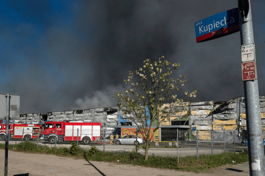 Burning Warsaw shopping centre