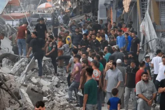 Crowd near Gaza aid truck