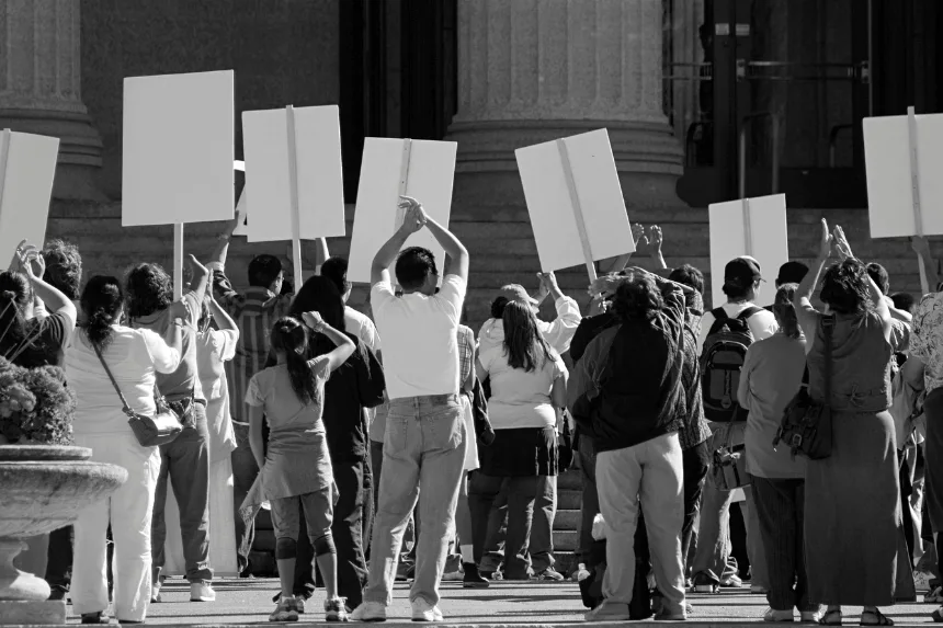Serbian protesters block roads