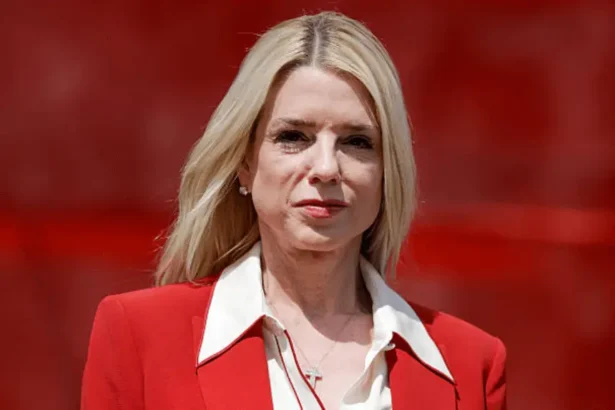 Trump Defends Pam Bondi