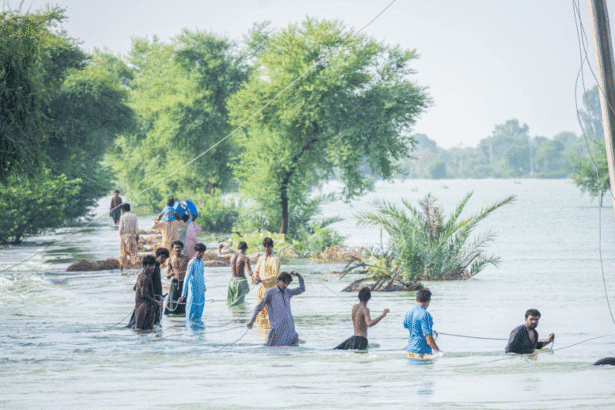 Pakistan flood mass evacuation