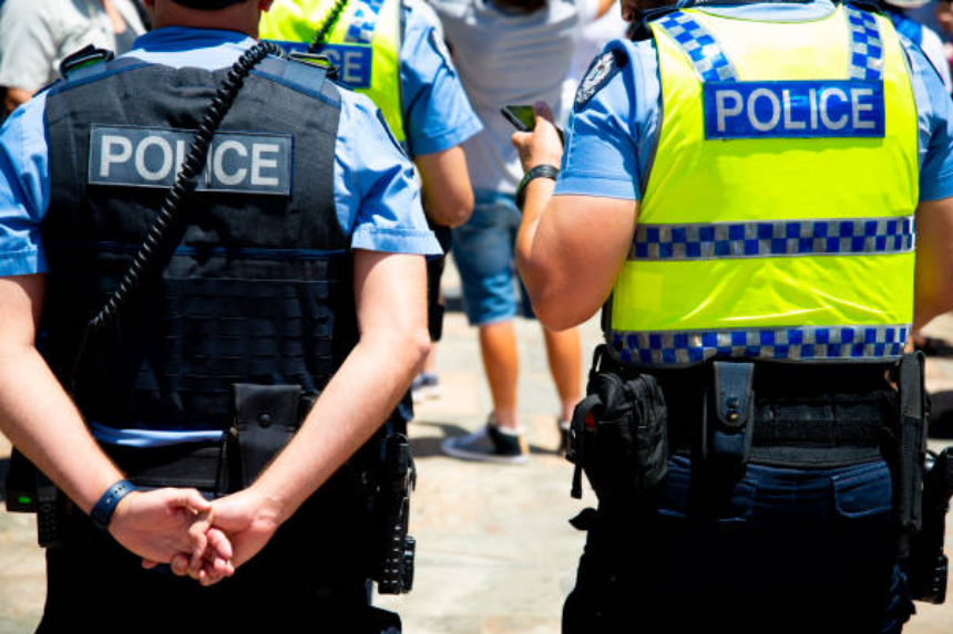 Australia police manhunt