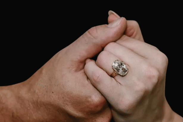 Taylor Swift engagement ring