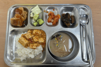 Indonesia school lunch poisoning